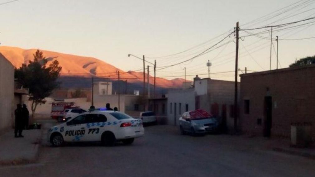 Un hombre fue llevado al hospital local y está demorado (Twitter).