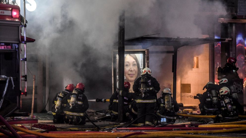 EXPLOSIÓN Y TRAGEDIA EN VILLA CRESPO: 2 BOMBEROS MUERTOS Y 15 HERIDOS.