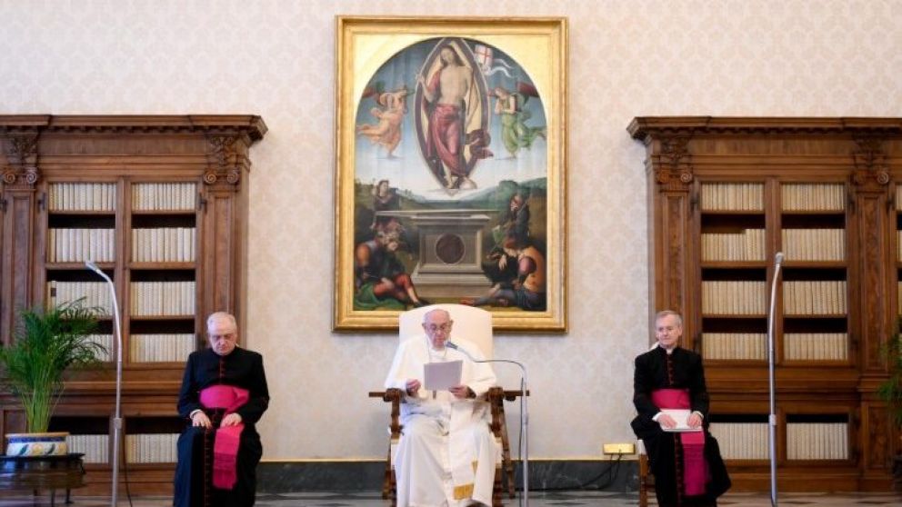 Francisco habló durante Audiencia General desde la Biblioteca del Palacio Apostólico (Gentileza Vatican Media).