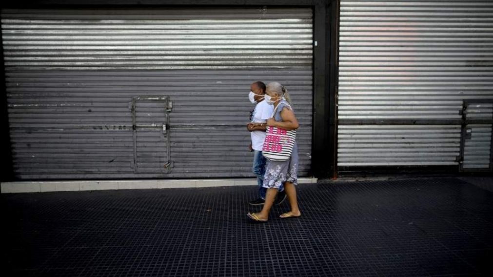 El gobierno porteño evalúa la apertura de locales de ropa y calzado.