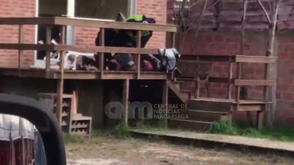 La mujer de la víctima filmó la secuencia del ataque (Captura de video).