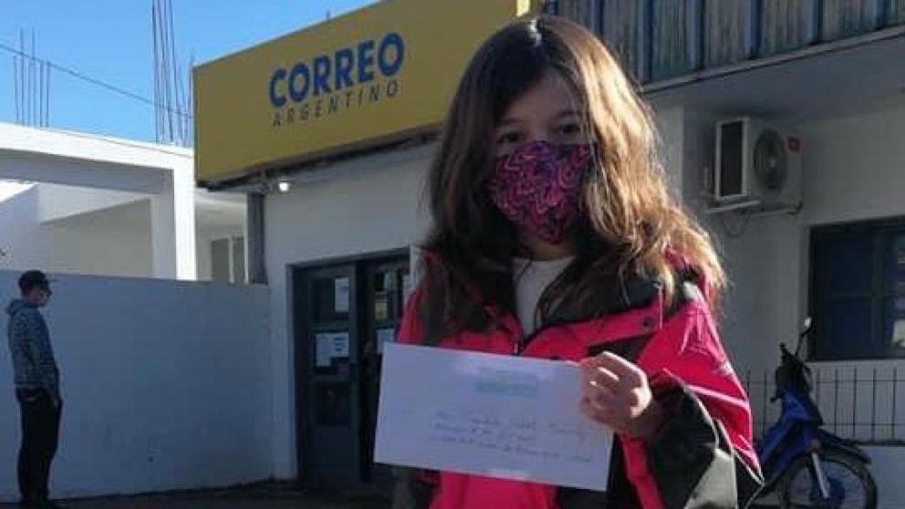 Celina Uribe, la nena que le escribió una carta al Presidente, va a cuarto grado en una escuela de Neuquén (Twitter/@nanystark).