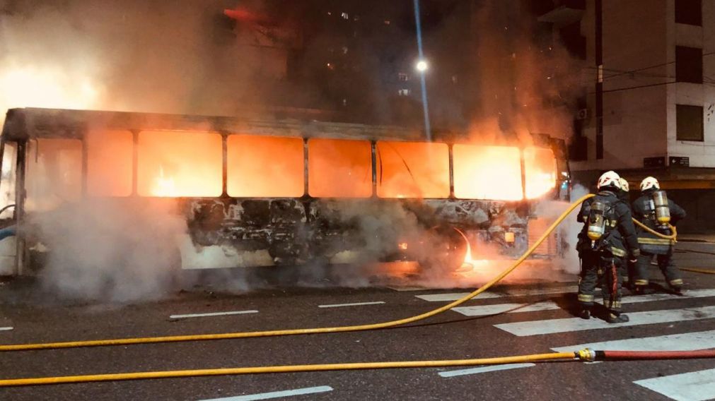 Dos l�neas de Bomberos actuaron r�pidamente en el lugar y controlaron las llamas.