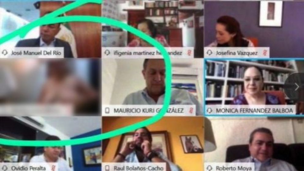 La senadora mexicana apareció completamente desnuda frente a la cámara (Twitter).