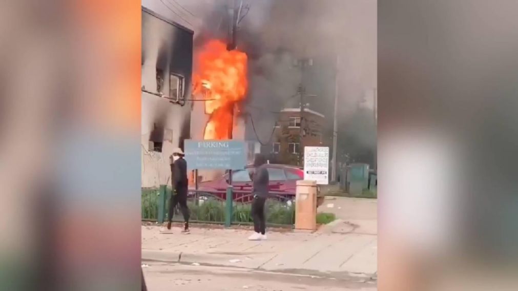 Las protestas y disturbios contra la violencia policial se extienden por todo Estados Unidos.(Captura de video)