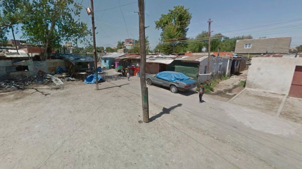 Policía mató de 18 balazos a un joven que lo quiso asaltar en la Isla Maciel (Captura Street view)