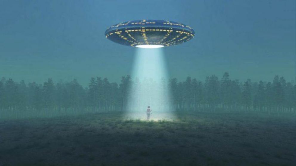 El fenómeno de los ovnis surgió en 1947, luego de que un piloto privado avistara objetos brillantes viajando a gran velocidad.