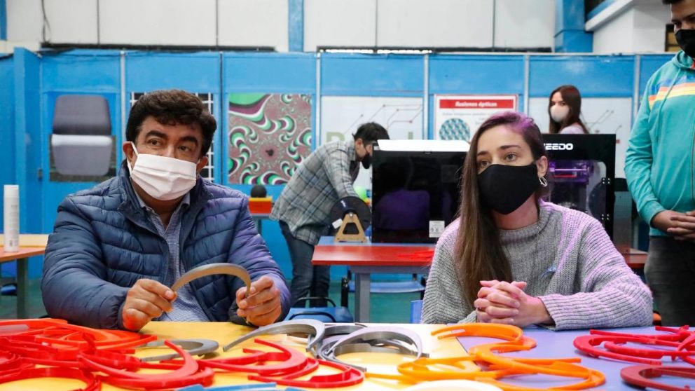 El intendente de La Matanza, Fernando Espinoza junto con la Directora Nacional de Juventud, Macarena Sánchez