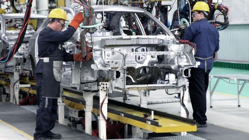 Fábrica de autopartes, uno de los rubros habilitados (Télam).