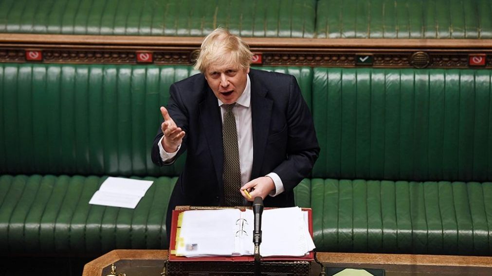 A Boris Johnson lo esperan en el Parlamento británico (Télam).