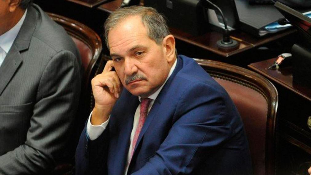 El funcionario enfrenta problemas legales (Cr�nica).