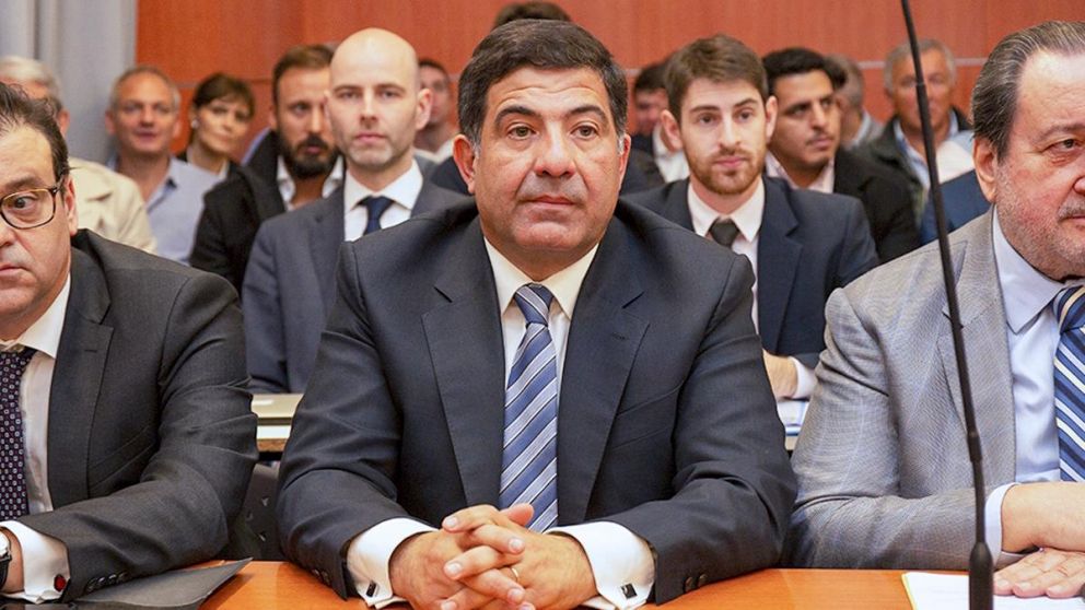 Ricardo Echegaray, absuelto de la compra de un auto diplomático.