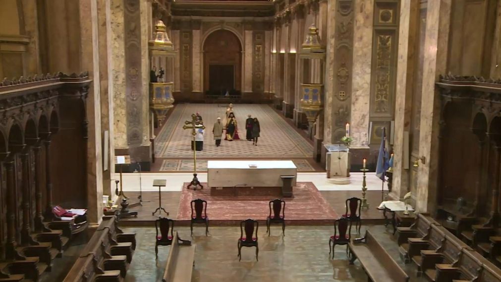 El Tedeum se llevó a cabo en una Catedral de Buenos Aires, a puertas cerradas por la pandemia de coronavirus (Captura).