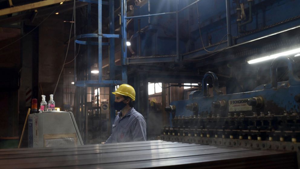 El Gobierno nacional autoriz� a 9 municipios para retomar algunas actividades (T�lam).