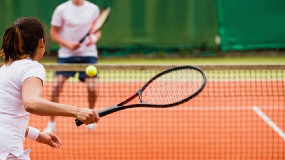 El tenis, uno de los deportes permitidos (Imagen ilustrativa).