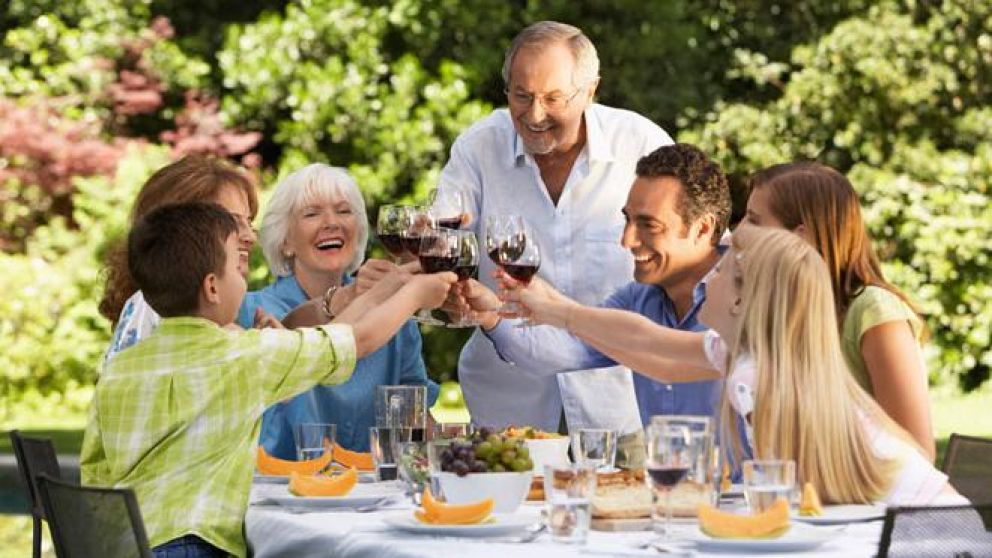 Podrán reunirse hasta 10 personas (Imagen Ilustrativa).