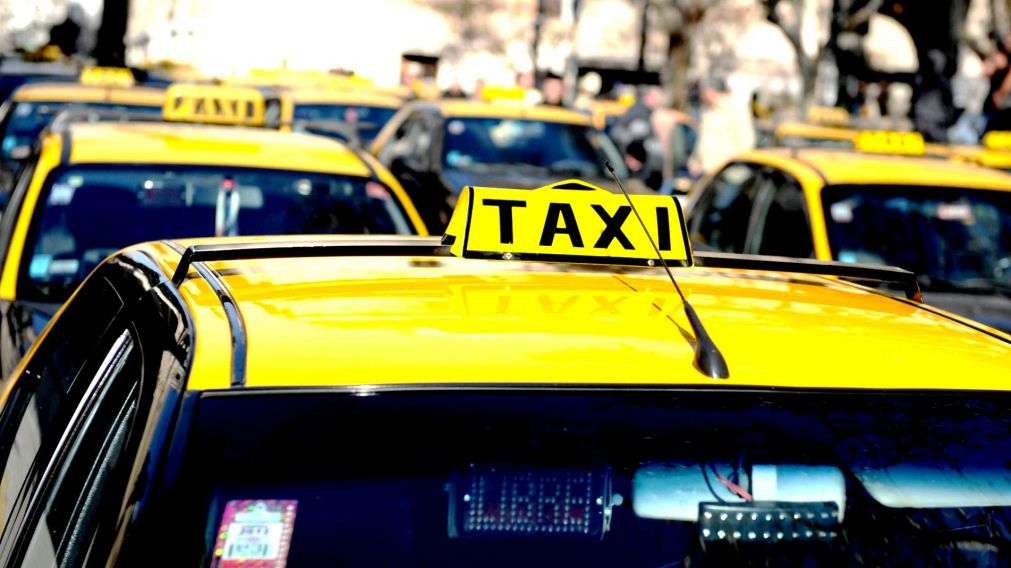 Taxistas denunciaron que las multinacionales trabajan otra vez en la total ilegalidad
