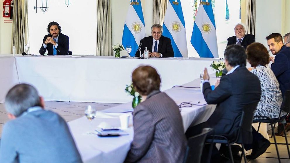 Alberto analizó con el Comité de Expertos la próxima fase de cuarentena. (Télam)