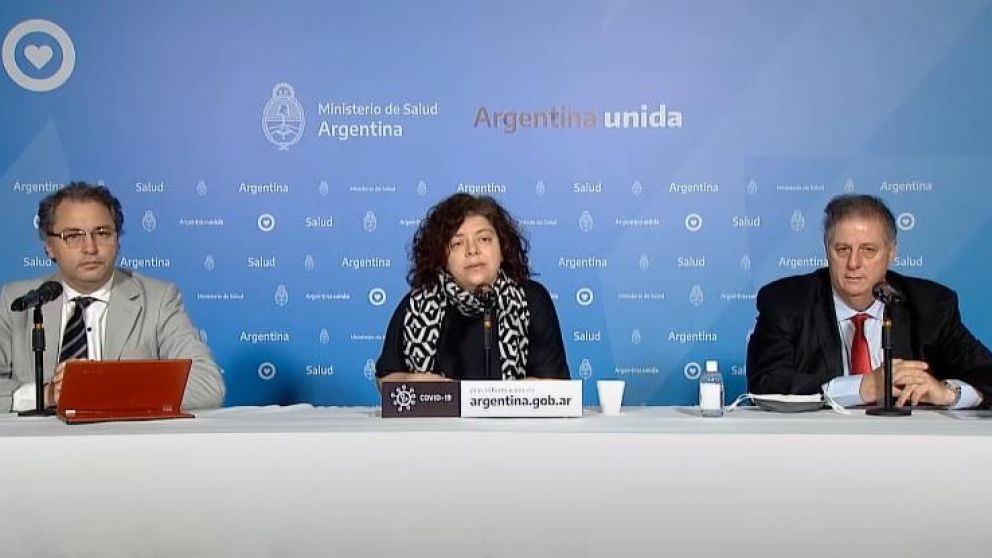 Alejandro Costa, Carla Vizzoti y Alejandro Collia, durante el reporte desde el Ministerio de Salud (Captura de pantalla).