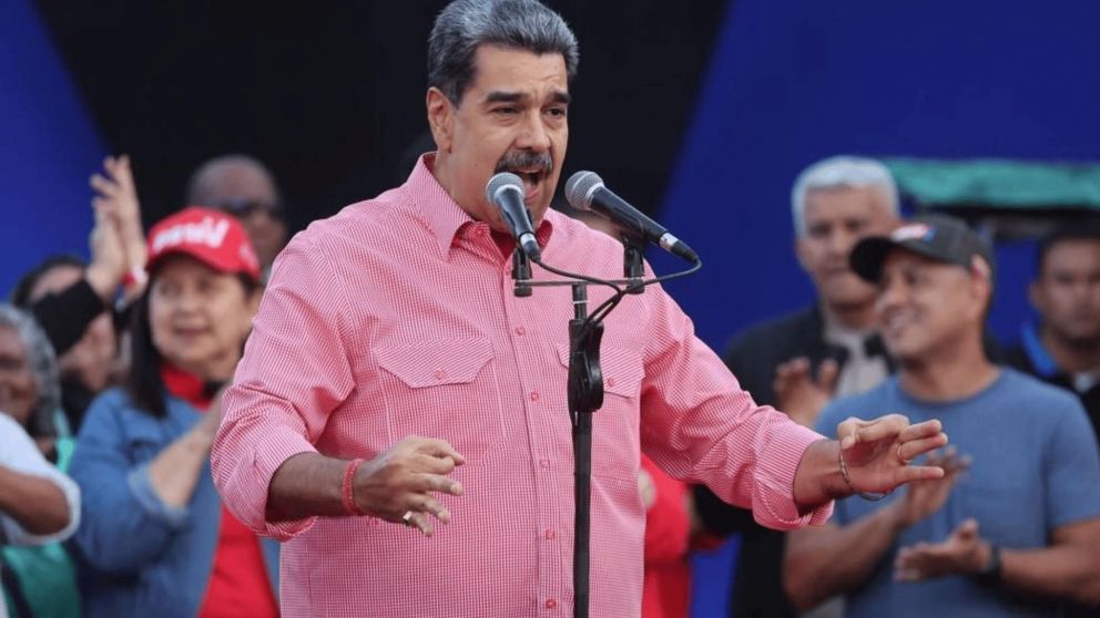 El presidente de Venezuela, Nicolás Maduro, habla durante un evento este sábado, en Caracas (Venezuela). EFE/ Miguel Gutierrez