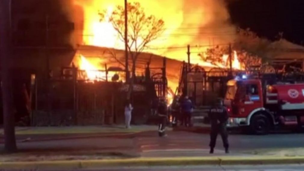 Alerta roja por la explosión en Ezeiza: evacúan barrios aledaños y en La Matanza recomiendan a los vecinos cerrar ventanas