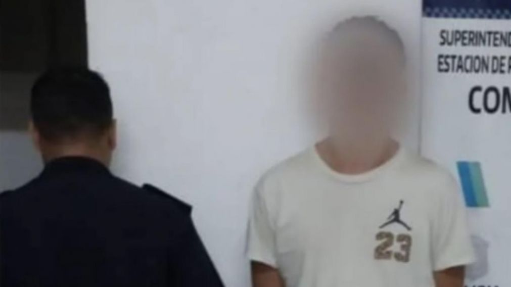 Este es uno de los sujetos que resultó aprehendido en el procedimiento.