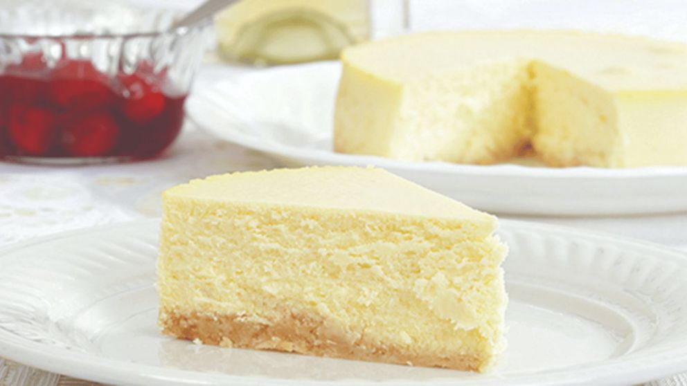 Tarta de queso de miel y lavanda, el postre que reversiona el clásico cheescake con un toque inesperado (Foto: Granjas de Adams)