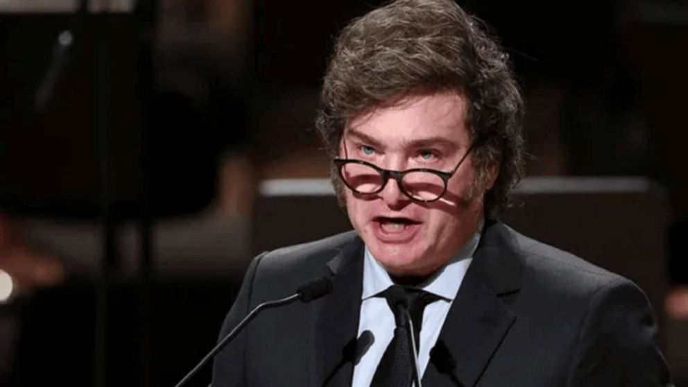 "Son mentiras y operaciones de delincuentes", dijo Javier Milei sobre las versiones de dar de baja al monotributo