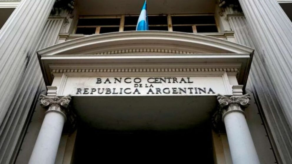 Desde el Banco Central de la República Argentina (BCRA) anunciaron en las últimas horas que trabajan para volver a implementar el sistema de débito automático.