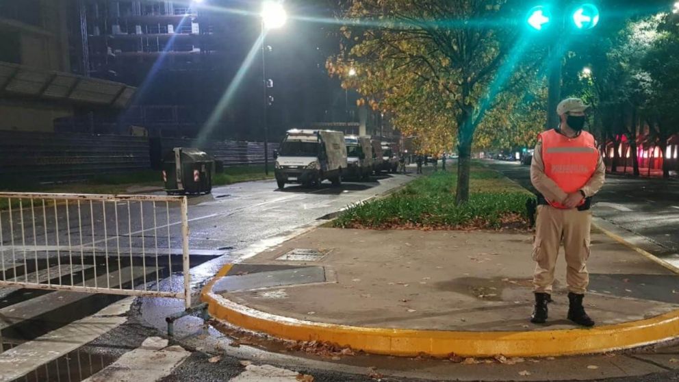 Intentaban robar herramientas, hay un detenido y tres prófugos.