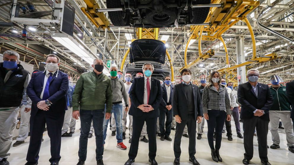 El Presidente este martes, durante la recorrida por una planta automotriz de Tigre (Presidencia de la Nación)..