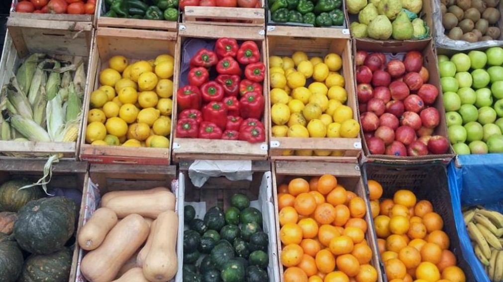 Viveza extrema. Algunos comerciantes se aprovechan del elevado precio de las frutas y las verduras.