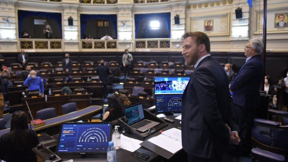 Federico Oterm�n particip� de la sesi�n desde el recinto con los presidentes de los bloques, mientras que los dem�s diputados y diputadas lo hicieron desde sus ciudades de manera remota