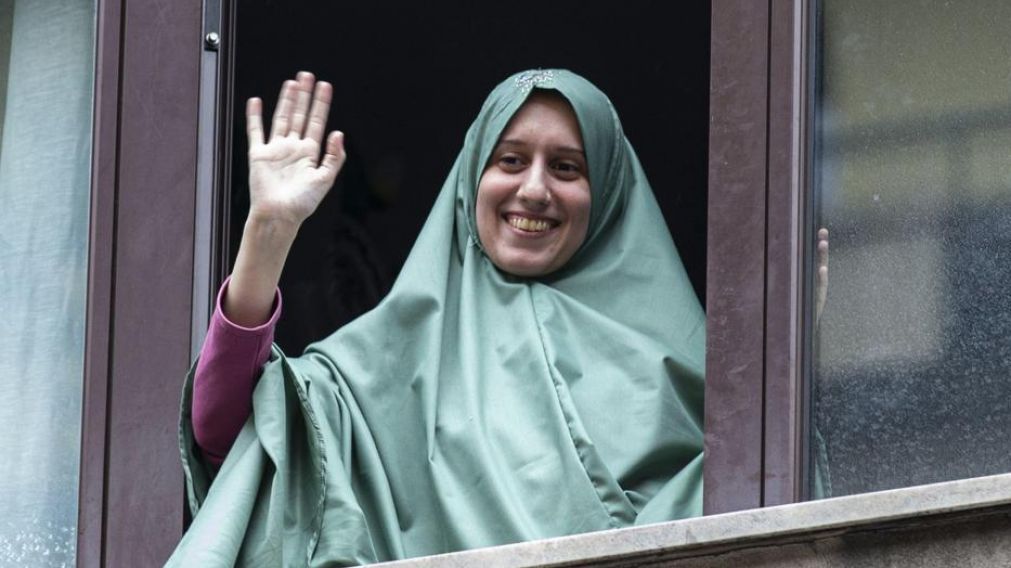 Fue secuestrada por terroristas y volvió convertida al Islam.