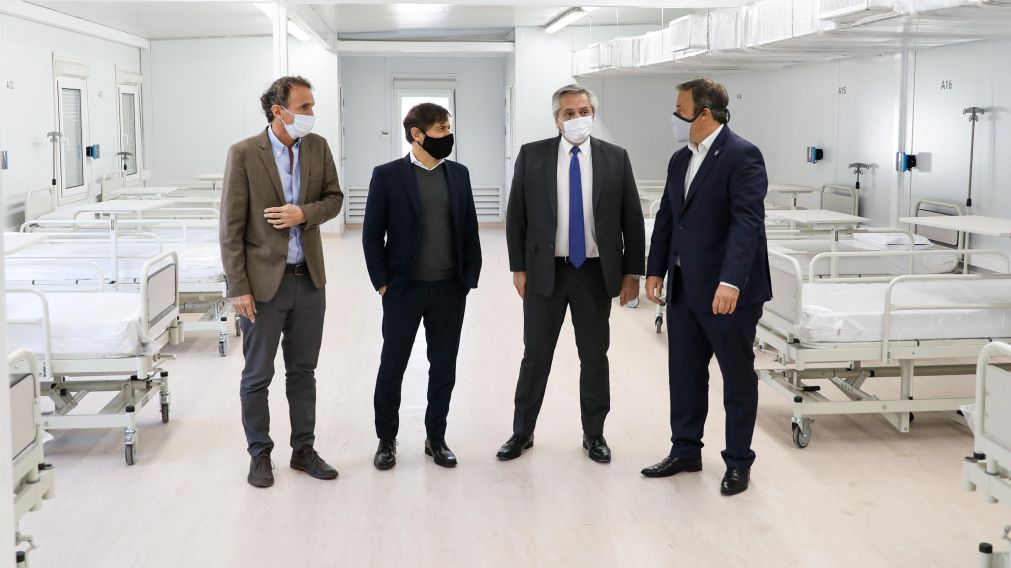 Alberto Fernández recorrió un hospital de Almirante Brown construido en menos de un mes.