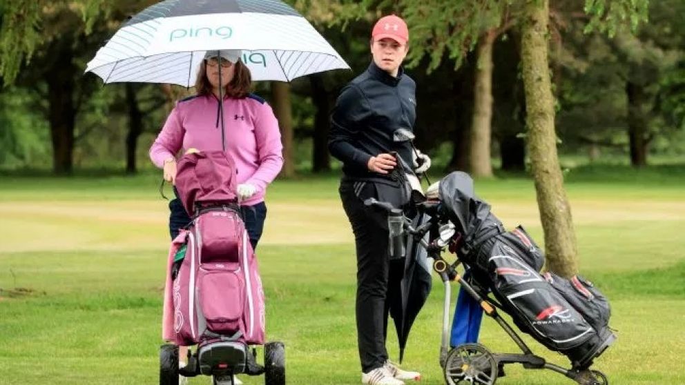 LOS CLUBES DE GOLF REABRIERON Y MUCHOS YA JUGARON UNOS HOYOS.