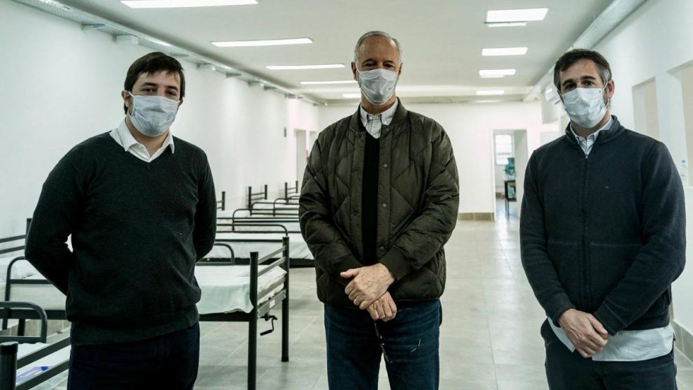 El intendente Federico Achával junto al ministro de Salud bonaerense, Daniel Gollan y el viceministro de esta cartera provincial, Nicolás Kreplak.