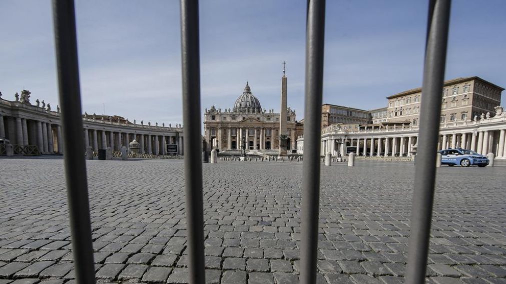 Los museos de El Vaticano, que generaban más de 400.000 euros al día de ingresos por sus 27.000 visitantes diarios, siguen cerrados.