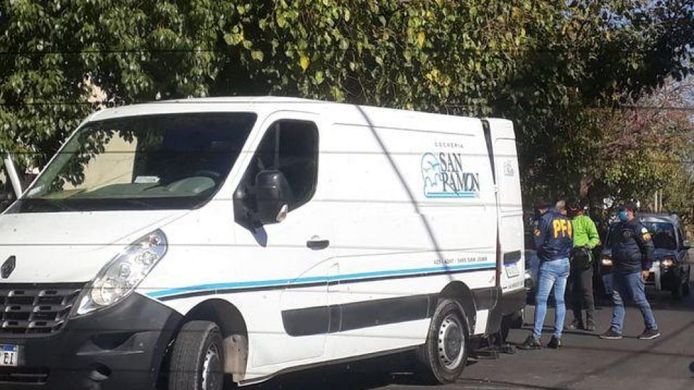 Sorpresa en cercanías de la casa velatoria (Twitter).