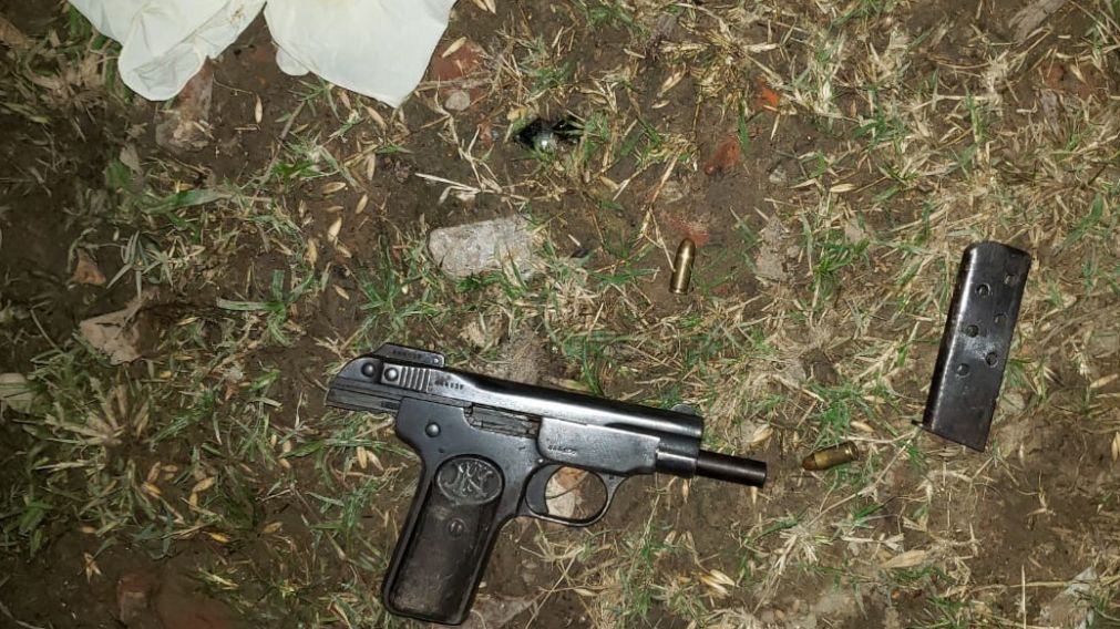 LA PISTOLA 9 MILÍMETROS QUE FUE INCAUTADA EN PODER DEL RECLUSO BENEFICIADO.