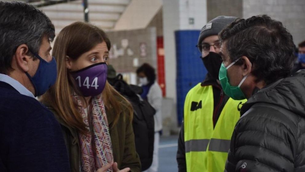 Vizzotti junto a Quiros y Migliore recorriendo el Barrio Padre Rodolfo Ricciardelli.