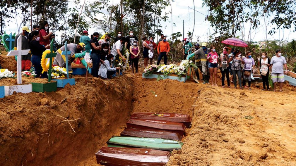 LOS CEMENTERIOS DE SAN PABLO Y MANAOS SE HAN VISTO SUPERADOS POR EL NÚMERO DE MUERTOS.