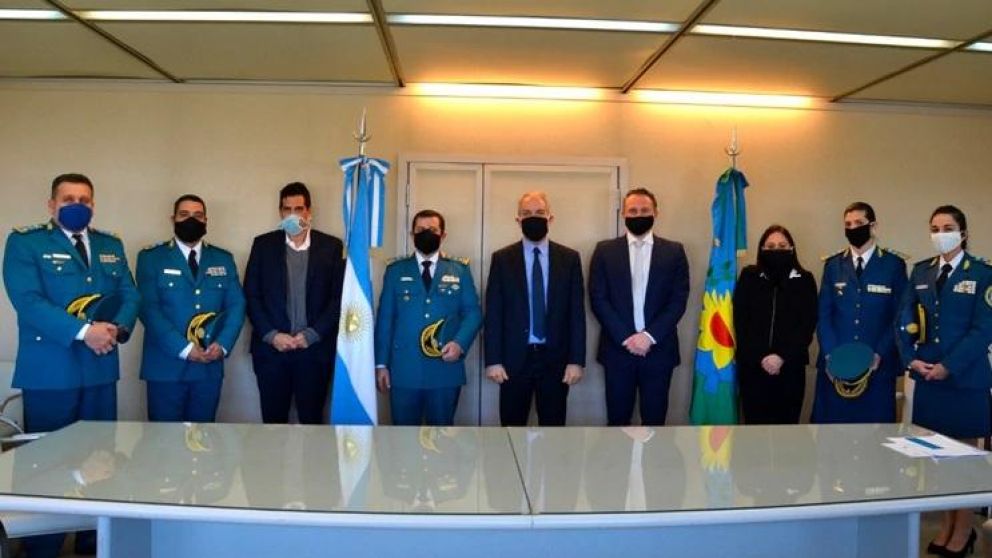 Alak junto a las nuevas autoridades del Servicio Penitenciario Bonaerense.