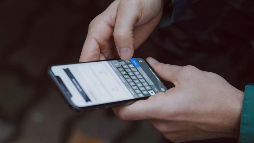 Autorizan notificar vía WhatsApp las restricciones de acercamiento.