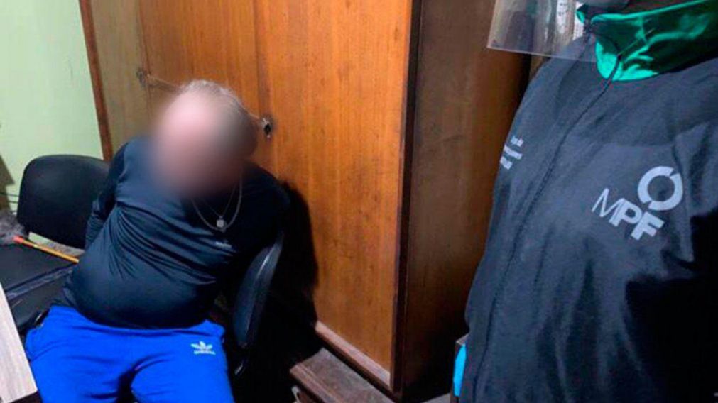 El sujeto fue detenido por los delitos de grooming, suministro de pornografía infantil y posibles abusos sexuales.