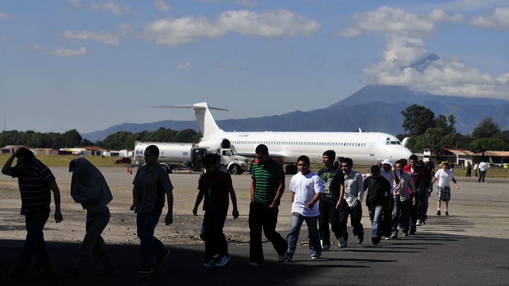 Los vuelos incluyen también el retorno de niños no acompañados que fueron detenidos en la frontera (Archivo).