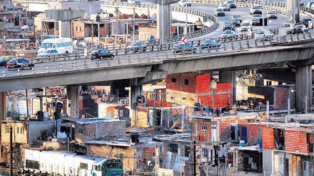 La curva de contagio por COVID-19 en las villas sigue creciendo.