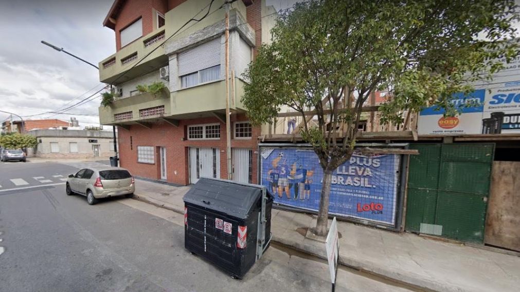 El contenedor, situado en Olof Palme y Ramallo, donde hallaron el cuerpo del menor (Google Street View).
