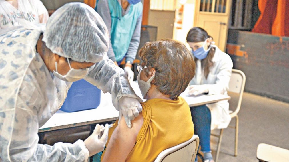 La importancia de estar vacunados con la llegada de las "enfermedades del frío". (Hernán Nersesesian/Crónica).