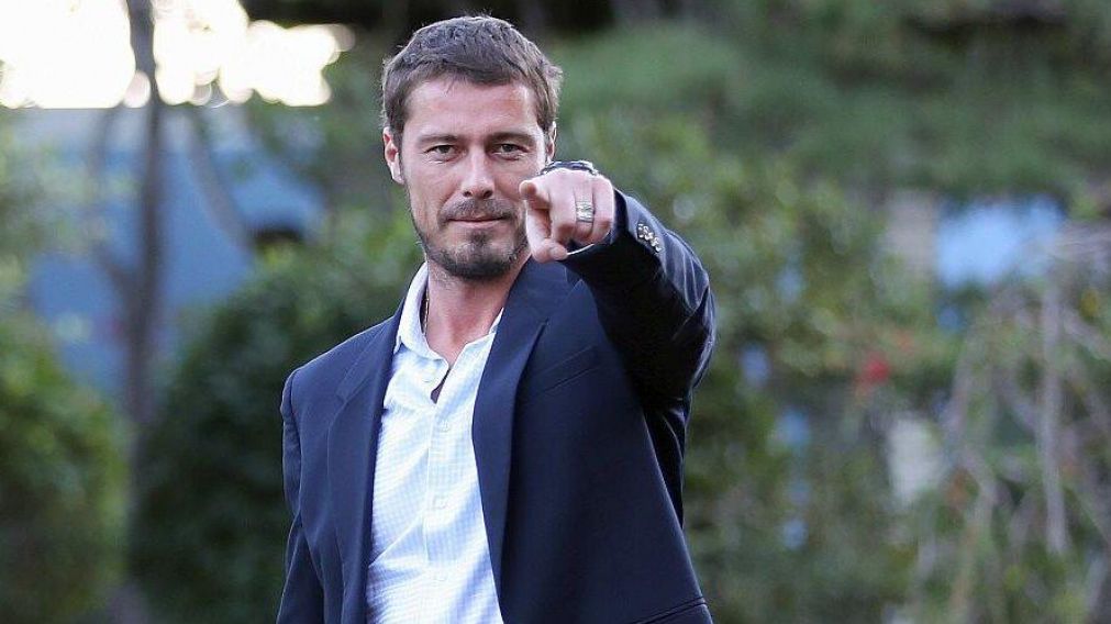 "El coronavirus fue armado para la implementación de chips", dijo Marat Safin.